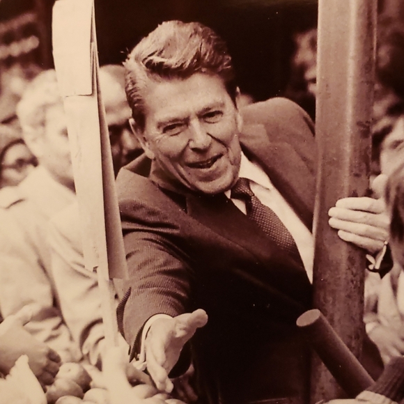 Ronald Reagan - 1980 Presidential Campaign - Picture 3 of 5